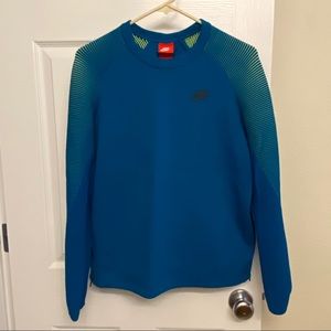 Nike Dynamic Reveal Tech Fleece Sweatshirt